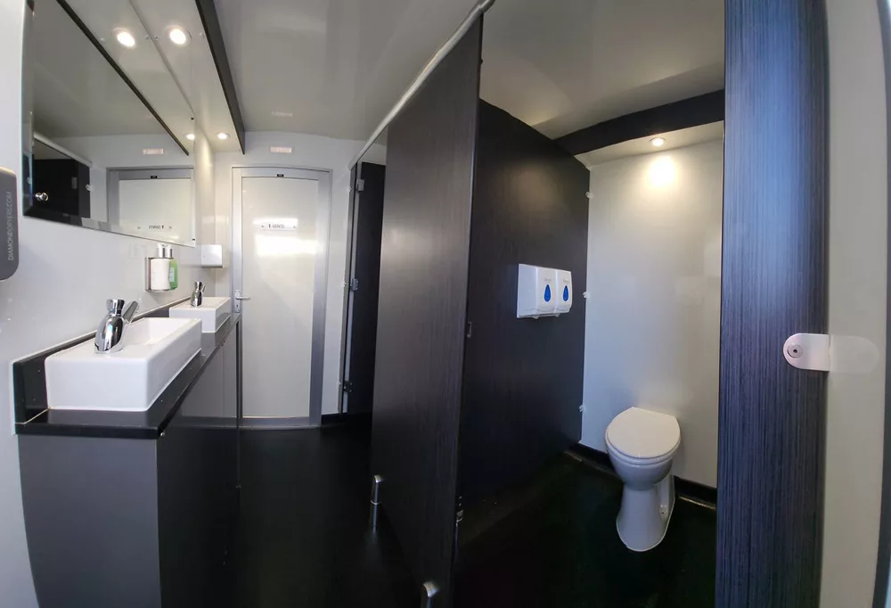 luxury 2+2 toilet trailer for sale