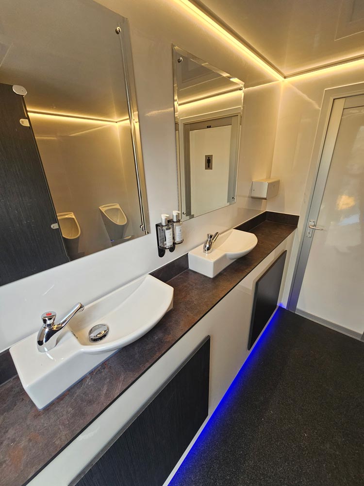 luxury toilet hire